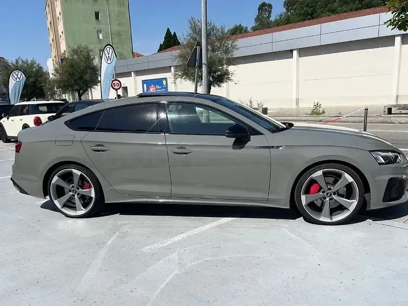 Usado Audi A5 Sportback S-Line 265 CV (194 kW) 2021 Gris / plata Utilitario