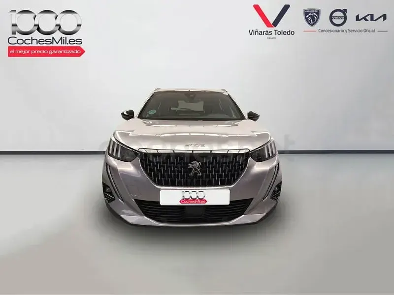 Usado Peugeot 2008 GT 130 CV (95 kW) 2023 Gris / plata SUV