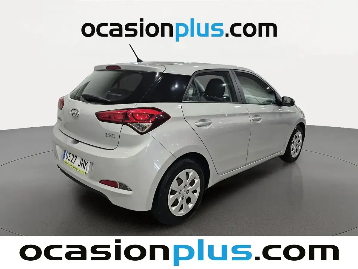 Usado Hyundai i20 90 CV (66 kW) 2015 Gris plata Utilitario