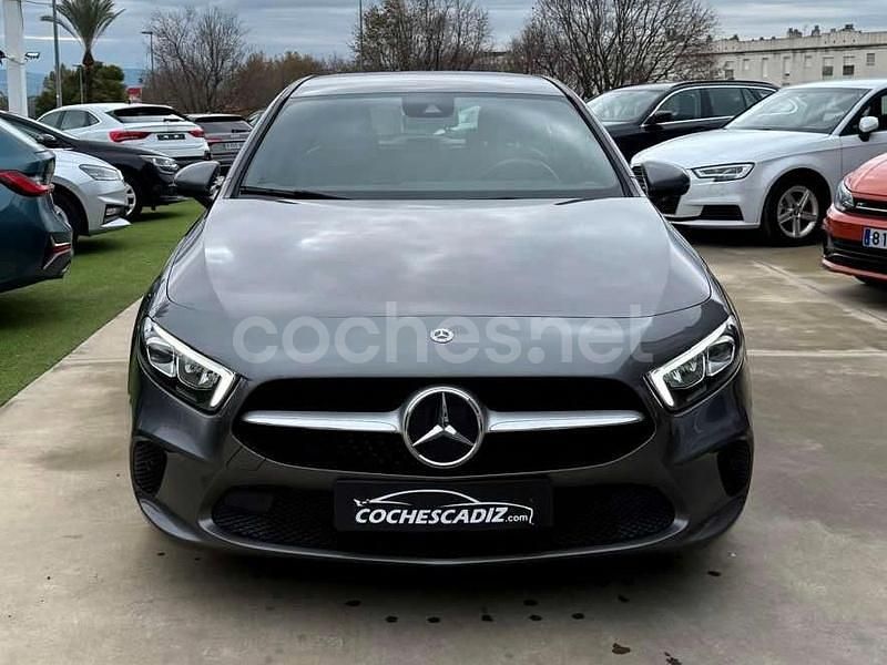 Usado Mercedes A180 116 CV (85 kW) 2021 Gris / plata Berlina