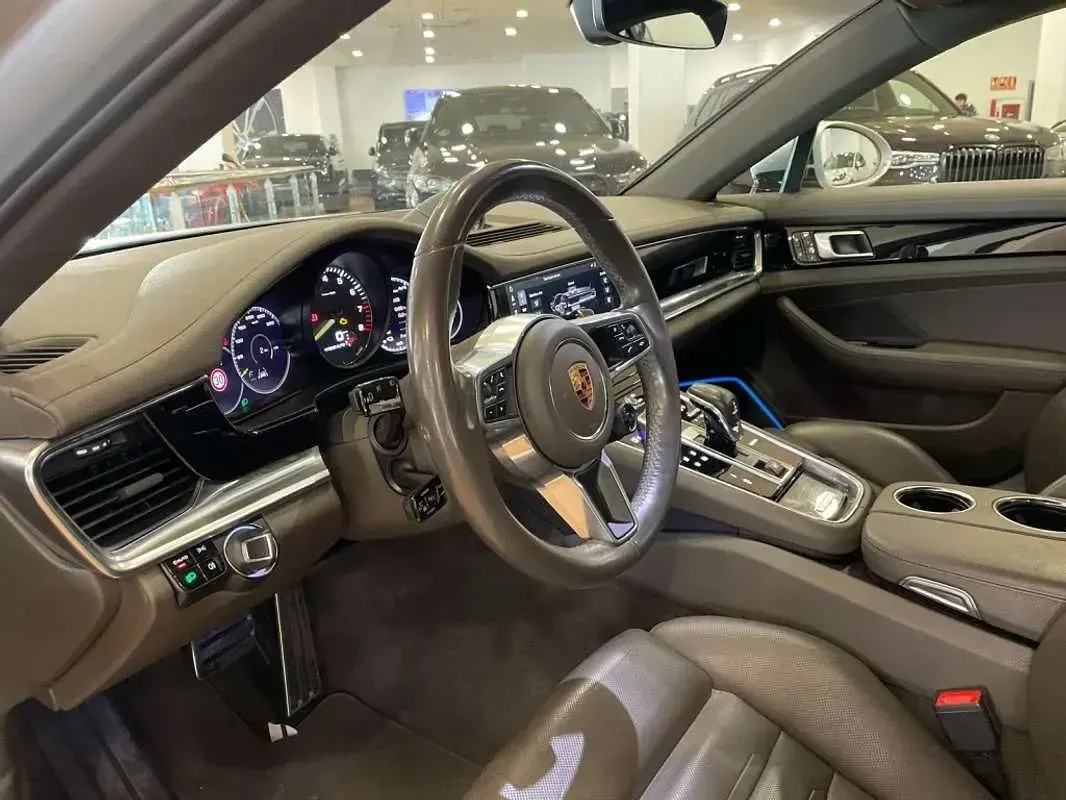 Usado Porsche Panamera 4 462 CV (339 kW) 2018 Gris Utilitario