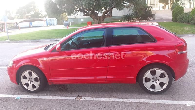 Usado Audi A3 Ambition 140 CV (102 kW) 2004 Rojo Utilitario