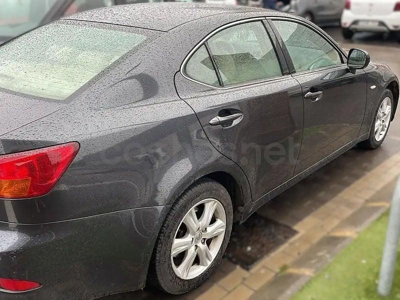 Usado Lexus IS220d Luxury Line 177 CV (130 kW) 2006 Gris / plata Berlina
