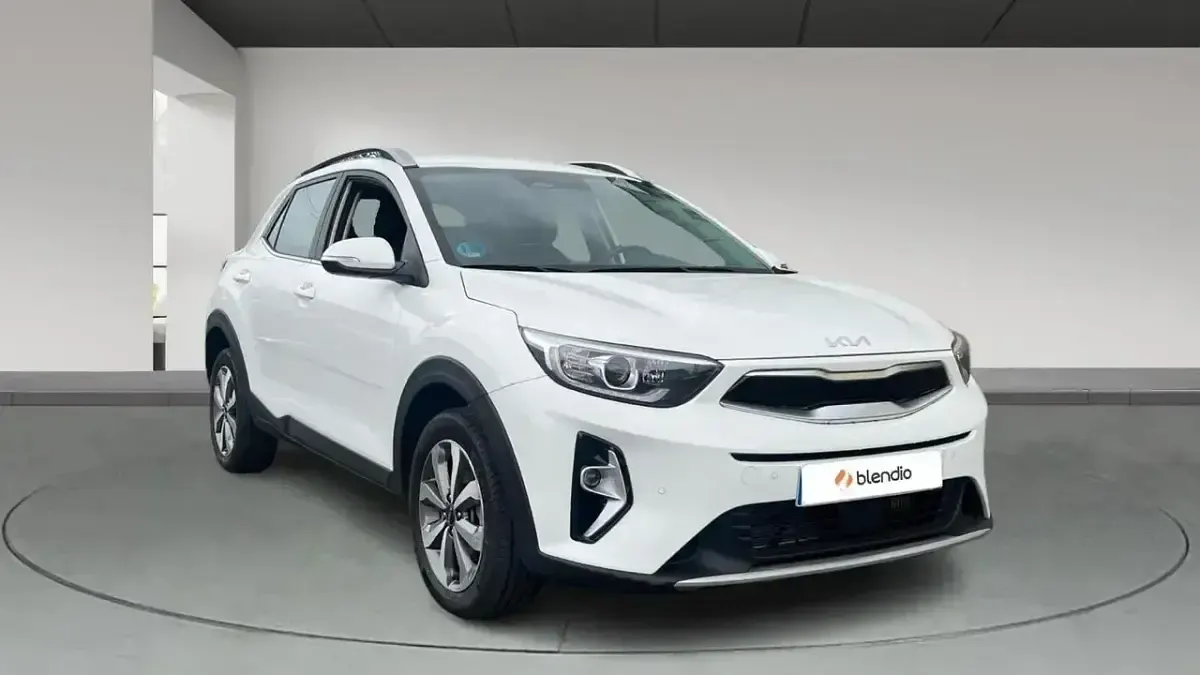 Usado Kia Stonic 120 CV (88 kW) 2024 Blanco SUV