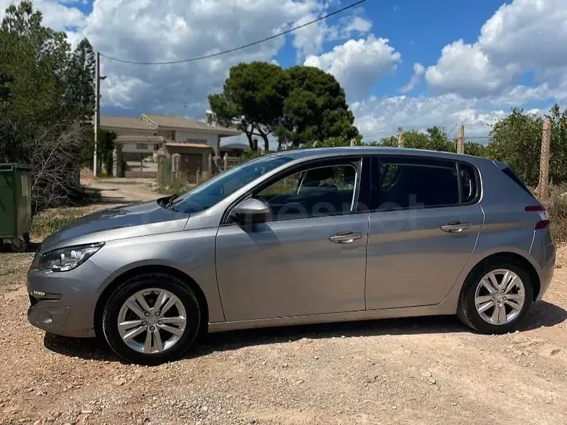 Usado Peugeot 308 Allure 110 CV (80 kW) 2015 Gris / plata Berlina