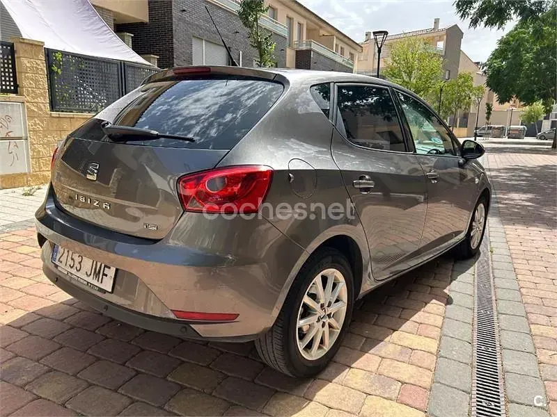 Usado Seat Ibiza CONNECT 90 CV (66 kW) 2016 Gris / plata Berlina