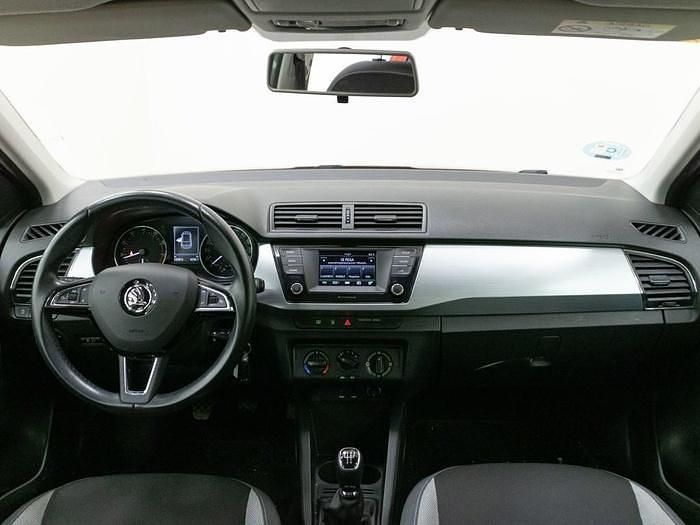 Usado Skoda Fabia Ambition 90 CV (66 kW) 2021 Rojo