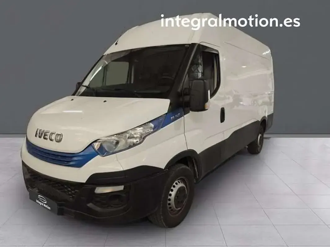 Usado Iveco Daily 136 CV (100 kW) 2019 Blanco Van
