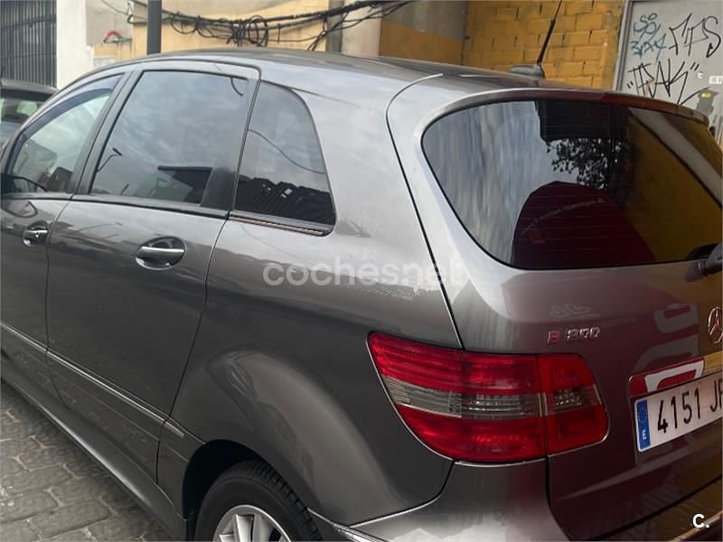 Usado Mercedes B200 140 CV (102 kW) 2007 Gris / plata Monovolumen