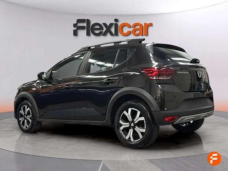 Usado Dacia Sandero Comfort 91 CV (66 kW) 2022 Negro Utilitario