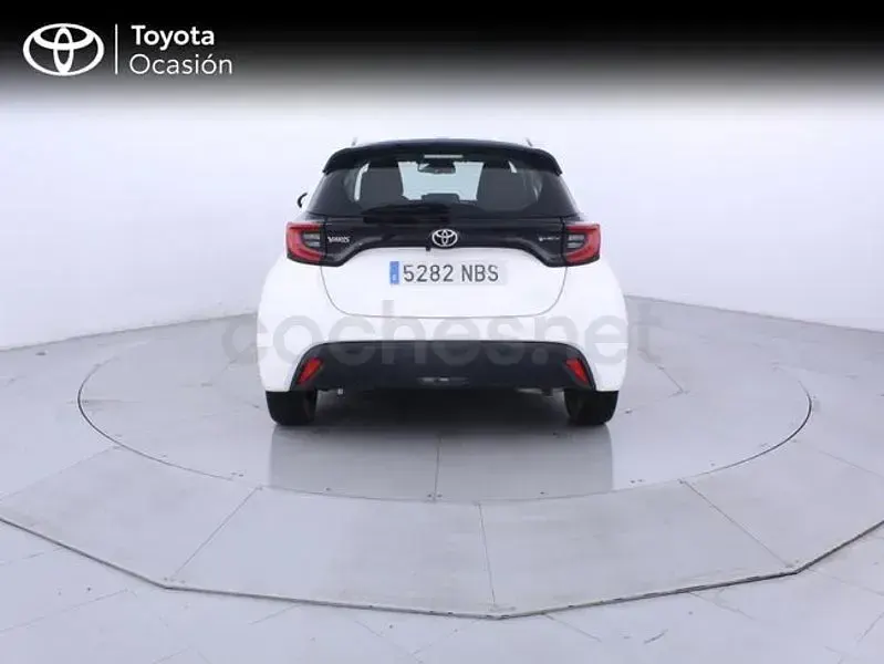 Usado Toyota Yaris Hybrid Active 116 CV (85 kW) 2025 Blanco Berlina