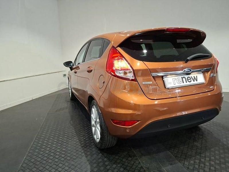Usado Ford Fiesta Titanium 125 HP (91 kW) 2015 Castanho Citadino