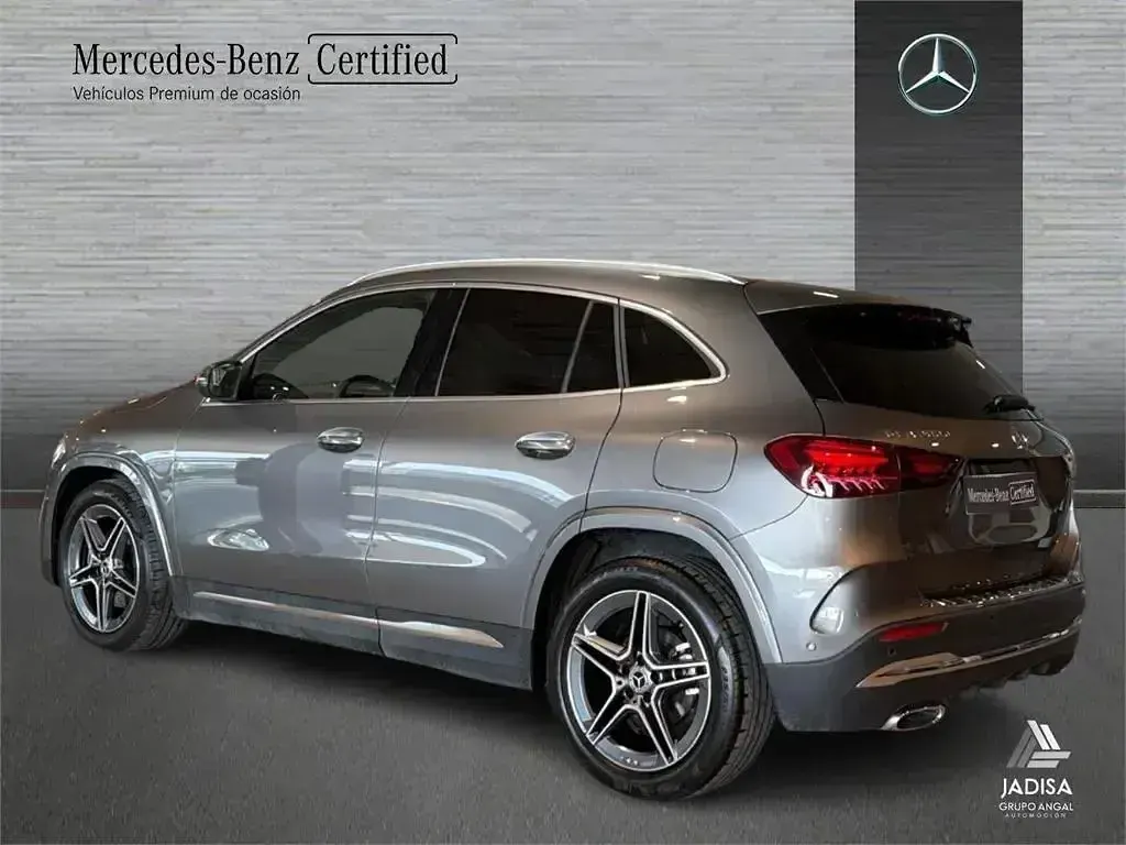 Usado Mercedes GLA200 150 CV (110 kW) 2025 Gris montaña SUV