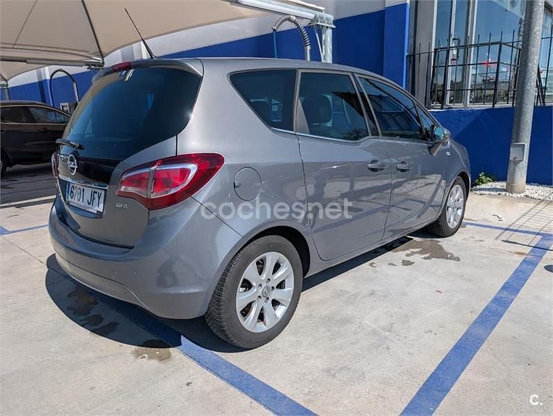 Usado Opel Meriva Excellence 136 CV (100 kW) 2015 Gris / plata Monovolumen
