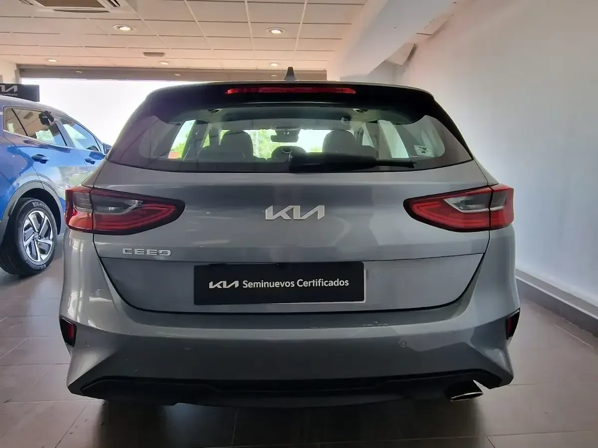Nuevo Kia Ceed 100 CV (73 kW) 2025 Gris Utilitario
