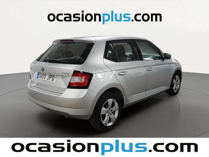 Usado Skoda Fabia Ambition 75 CV (55 kW) 2016 Gris plata Utilitario