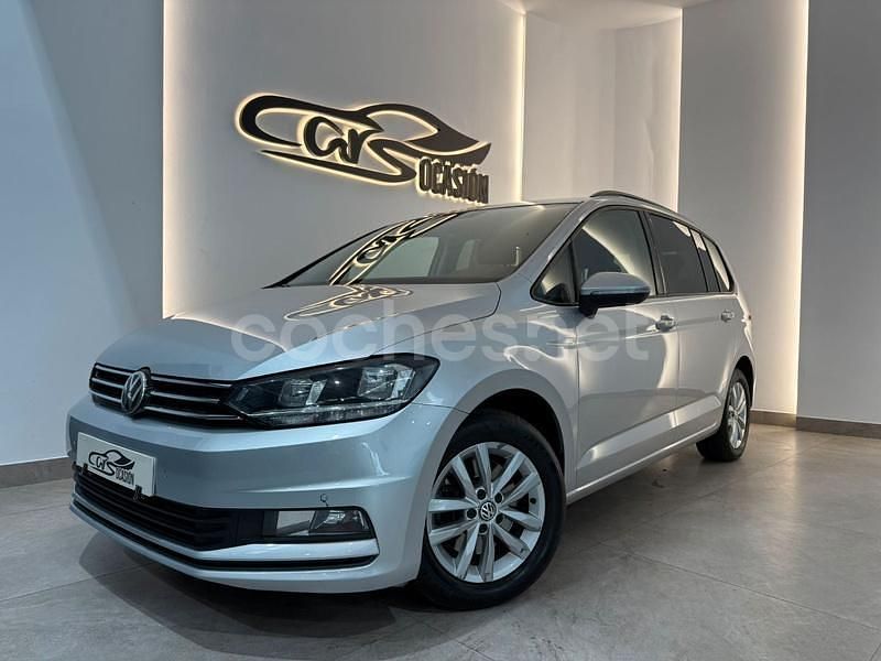 Usado VW Touran Advance 115 CV (84 kW) 2017 Gris / plata Monovolumen