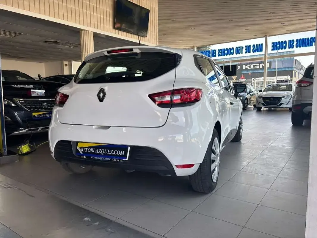 Usado Renault Clio LIMITED 75 CV (55 kW) 2019 Blanco Utilitario