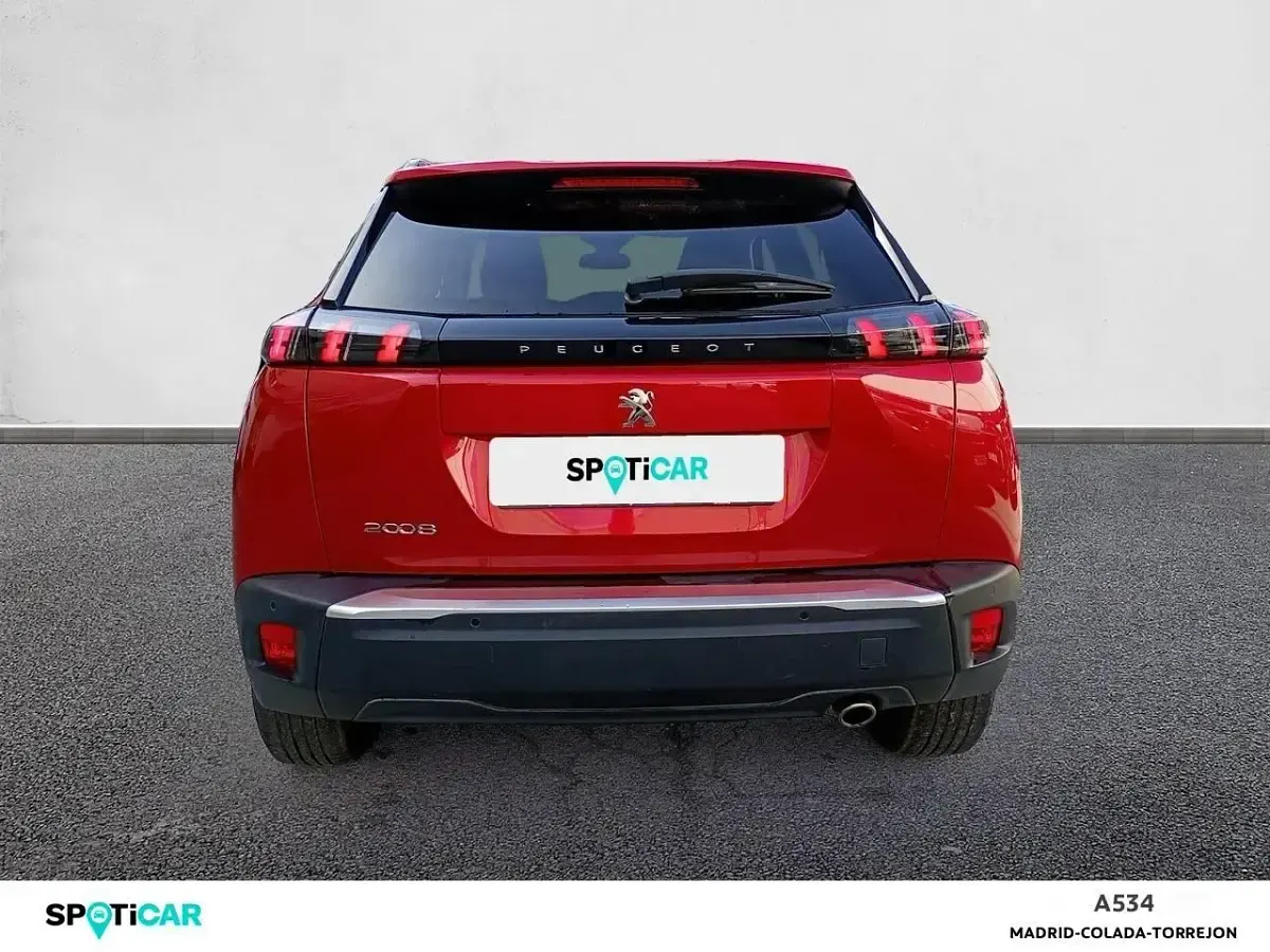 Usado Peugeot 2008 Allure 130 CV (95 kW) 2022 Rojo SUV