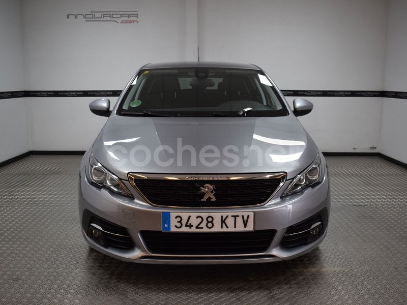 Usado Peugeot 308 Style 130 CV (95 kW) 2019 Gris / plata Berlina