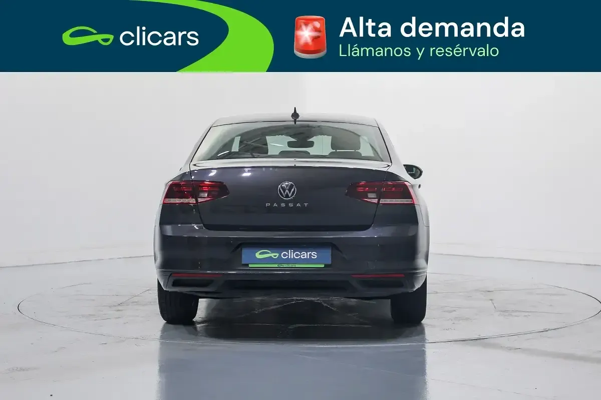 Usado VW Passat Business 122 CV (89 kW) 2022 Gris / plata Familiar