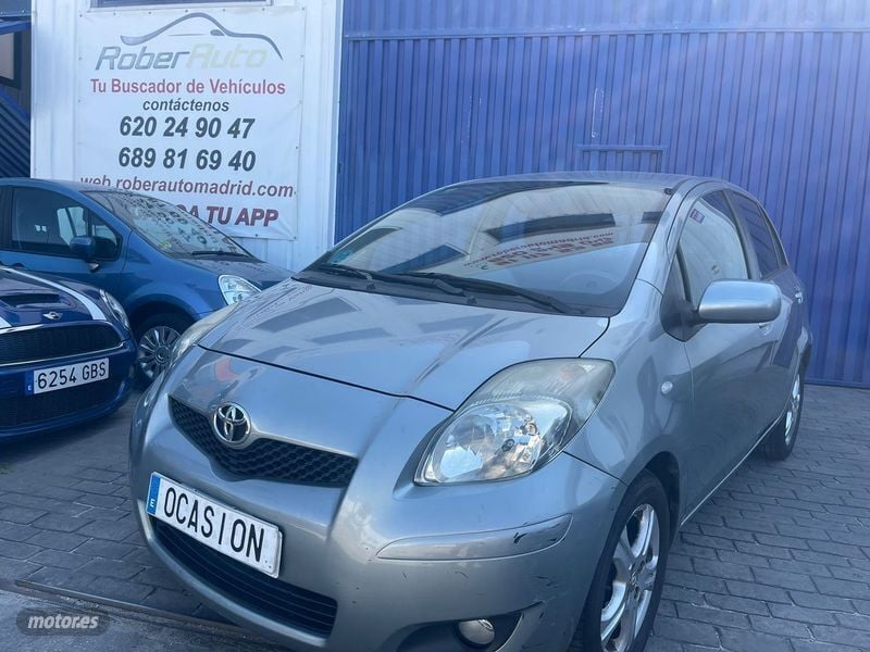 Gris Usado 2011 Toyota Yaris Berlina | 4499 € - Imagen 1/4