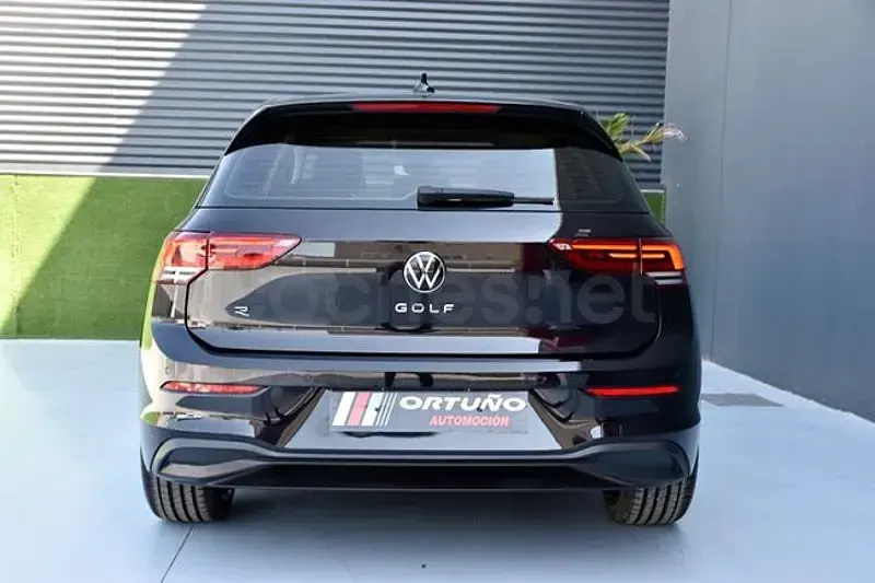 Usado VW Golf VIII Life 116 CV (85 kW) 2021 Negro Berlina