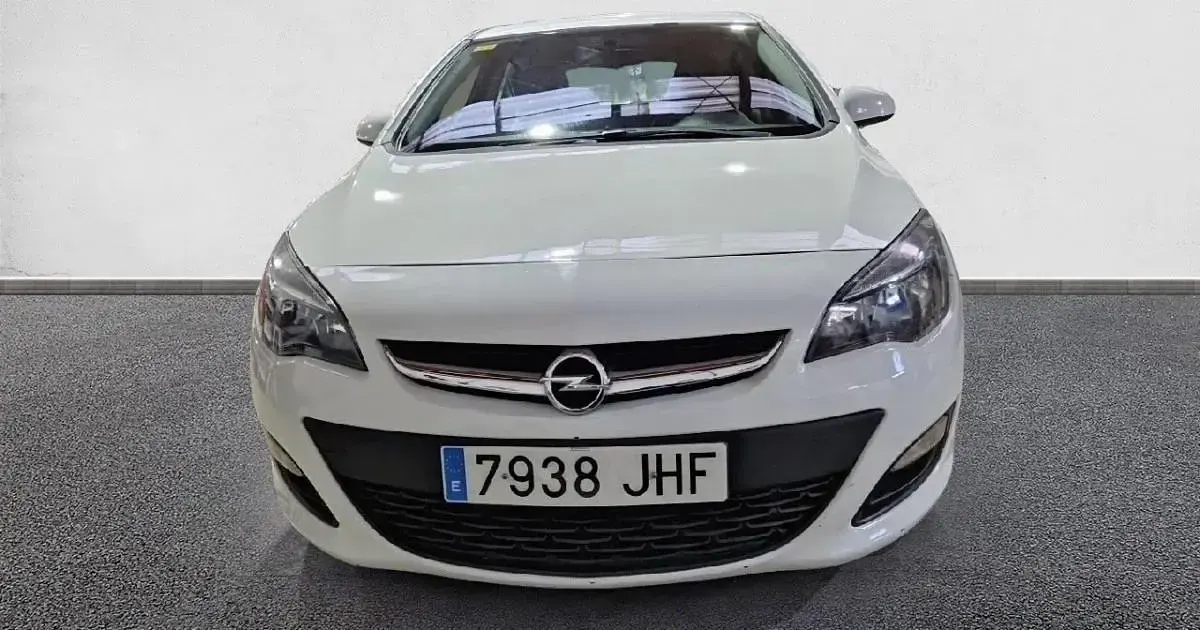 Usado Opel Astra Selective 140 CV (102 kW) 2015