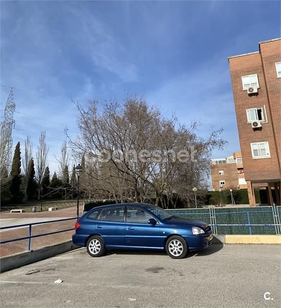 Usado Kia Rio 81 CV (59 kW) 2004 Azul Berlina