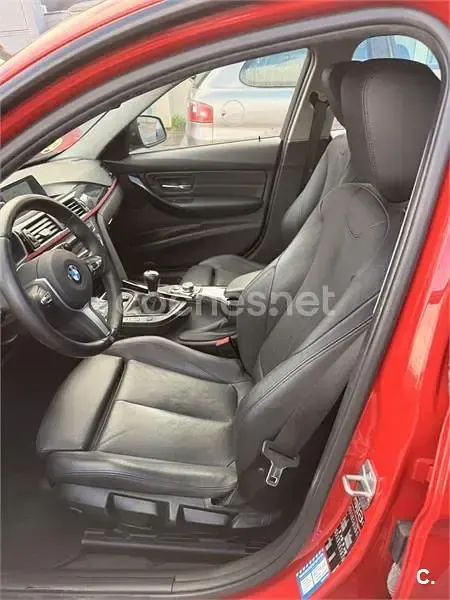 Usado BMW 318 Comfort Edition 143 CV (105 kW) 2015 Rojo Berlina