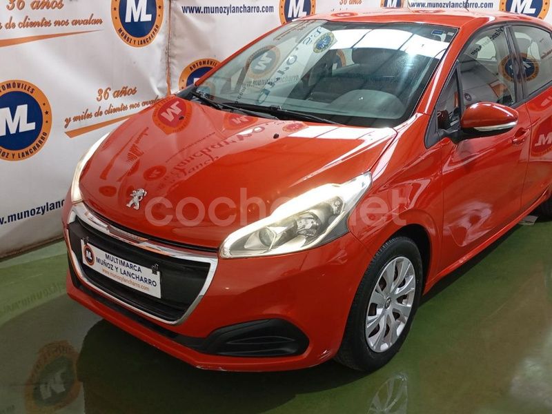 Naranja Usado 2015 Peugeot 208 Access Utilitario | 7900 € (Un poco caro) - Imagen 1/4