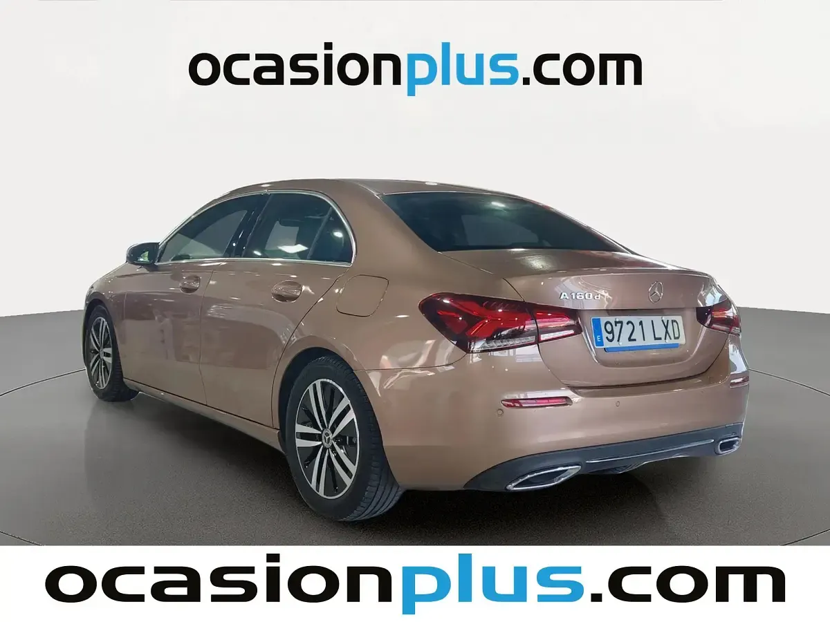 Usado Mercedes A180 116 CV (85 kW) 2022 Oro Berlina