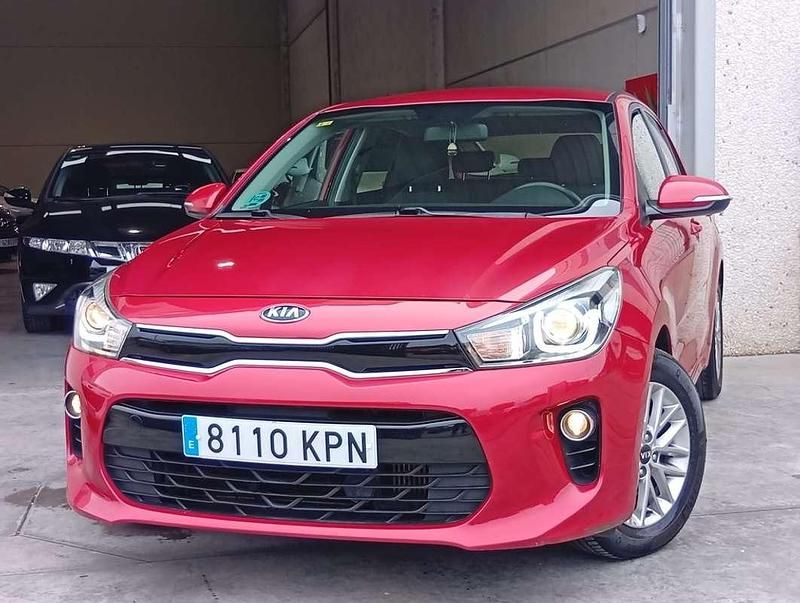 Usado Kia Rio 101 CV (74 kW) 2018 Rojo Utilitario