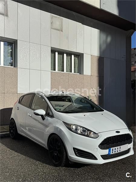 Usado Ford Fiesta Trend 100 CV (73 kW) 2016 Blanco Berlina