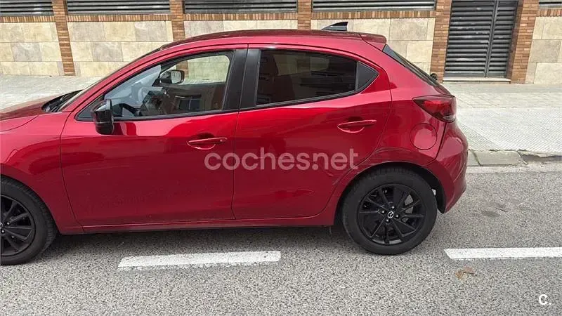 Usado Mazda 2 Homura-Line 90 CV (66 kW) 2024 Rojo Utilitario