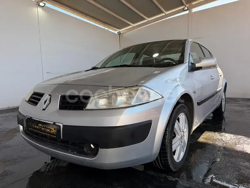 Usado Renault Mégane Authentique 80 CV (58 kW) 2005 Gris / plata Berlina