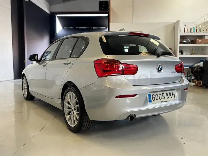 Usado BMW 118 150 CV (110 kW) 2019 Gris / plata Utilitario