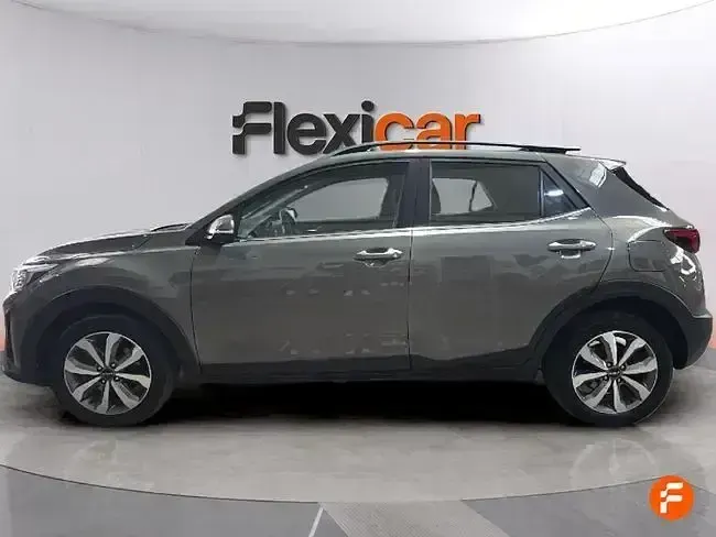 Usado Kia Stonic 120 CV (88 kW) 2022 Gris SUV