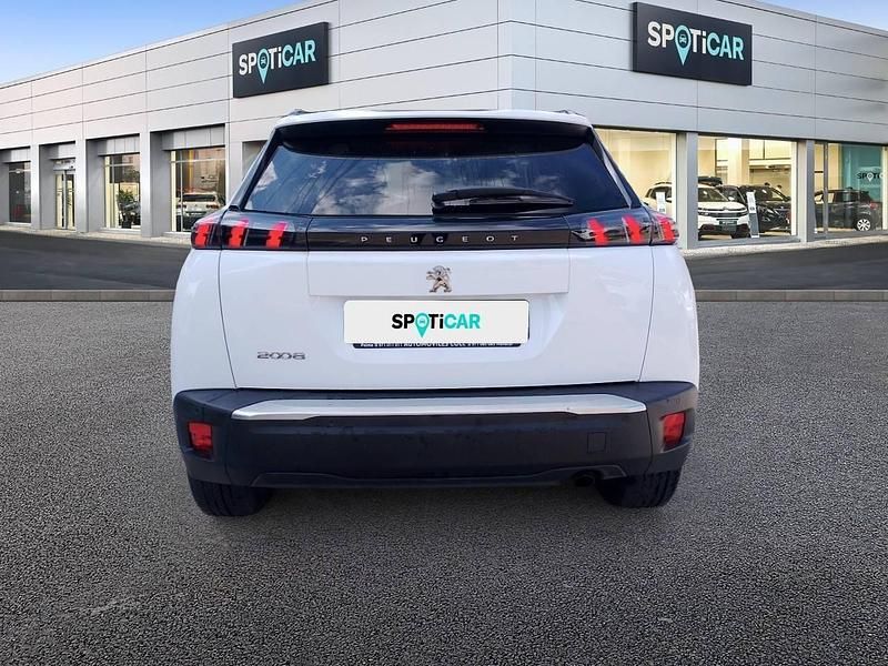 Usado Peugeot 2008 Allure 100 CV (73 kW) 2022 Blanco SUV