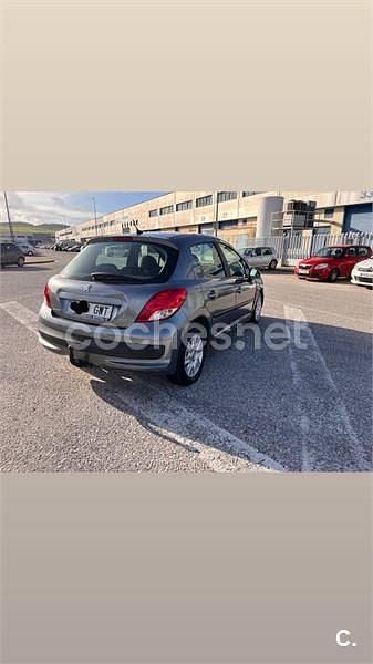 Usado Peugeot 207 70 CV (51 kW) 2010 Gris / plata Berlina