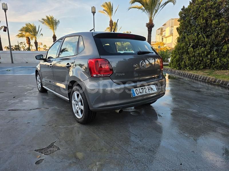 Usado VW Polo Advance 90 CV (66 kW) 2013 Gris / plata Berlina