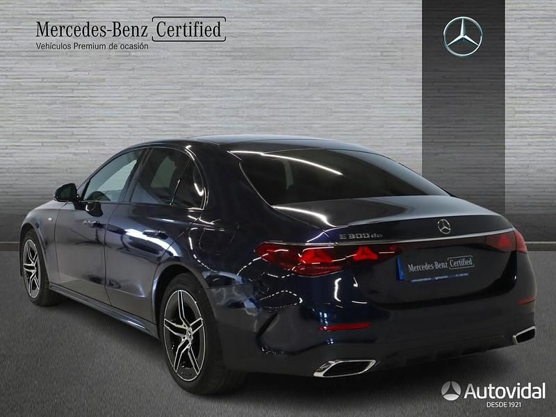 Usado Mercedes E300 AMG line 313 CV (230 kW) 2025 Azul náutico Berlina