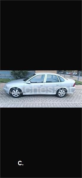 Usado Opel Vectra Comfort 100 CV (73 kW) 2005 Gris / plata Berlina