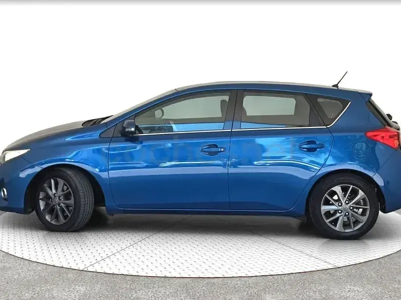 Usado Toyota Auris Active 124 CV (91 kW) 2013 Azul Berlina