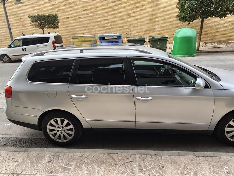 Usado VW Passat Advance 140 CV (102 kW) 2005 Gris / plata Familiar