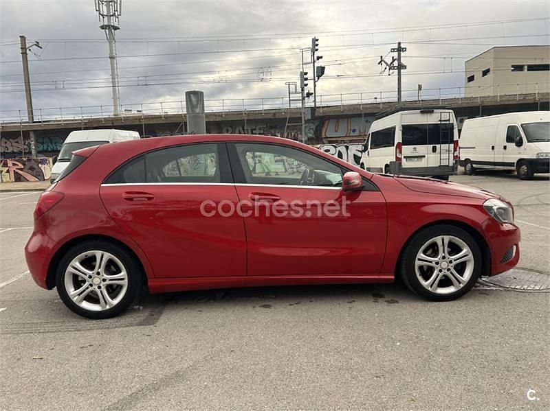 Usado Mercedes A180 Style 109 CV (80 kW) 2015 Rojo Berlina