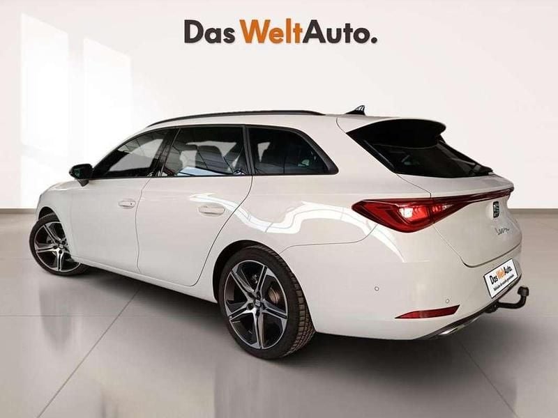 Usado Seat Leon FR 150 CV (110 kW) 2022 Blanco Familiar