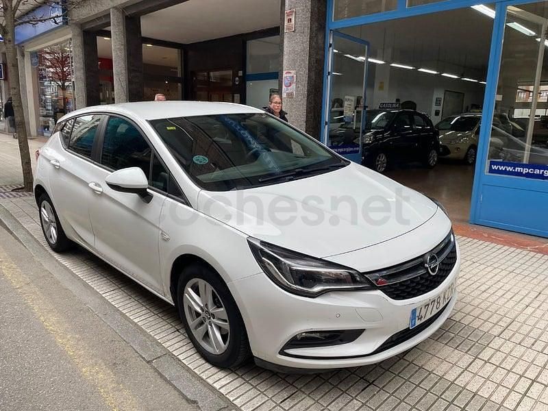 Używany Opel Astra Selective 110 KM (80 kW) 2019 Biały Sedan/Limuzyna