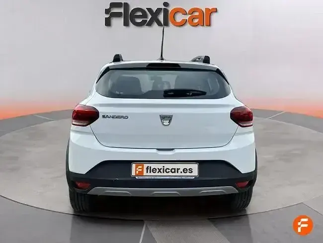 Usado Dacia Sandero Essentiel 91 CV (66 kW) 2021 Blanco Berlina