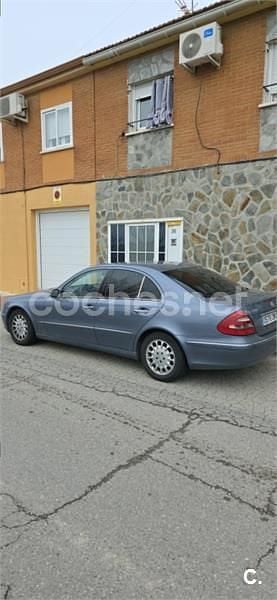 Usado Mercedes E270 Elegance 177 CV (130 kW) 2004 Azul Berlina